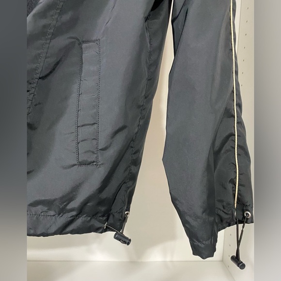 Uniqlo windbreaker - Picture 4 of 11